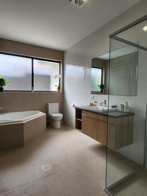 Holiday At The Beach, Spa Bath, King Bed With TV - Stayed 1