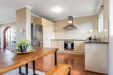Inner City Pad Indooroopilly - Stayed 2