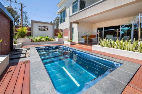 Adelphi Waterfront 2 Bedroom Ground Floor Home - Stayed 1