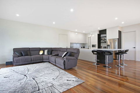 Adori Maloo - Bundalong - Stayed 2