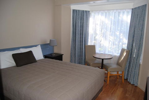 Airlie House Motor Inn - Stays Accommodation 0