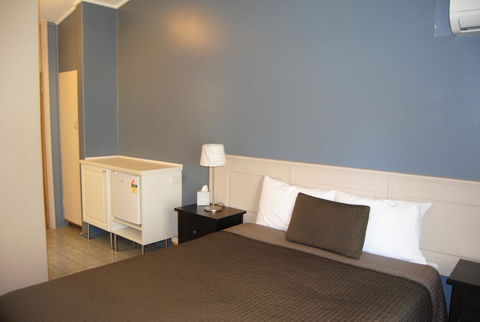 Airlie House Motor Inn - Stays Accommodation 3