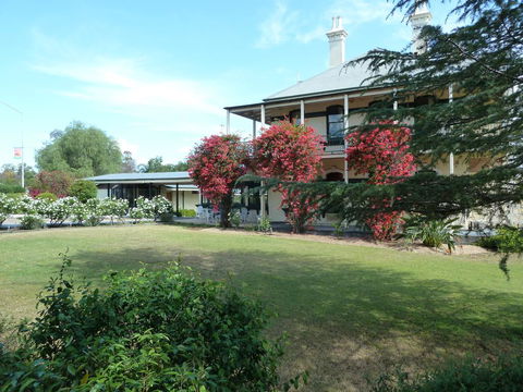 Airlie House Motor Inn - Stays Accommodation 1