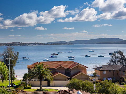 Aislinn' 3/273 Corrie Parade - Air Con, Water Views, BBQ - Stays Accommodation 0