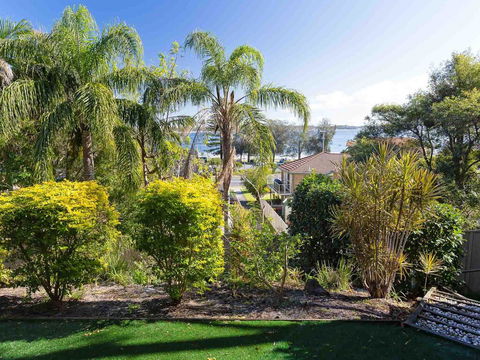 Aislinn' 3/273 Corrie Parade - Air Con, Water Views, BBQ - Stays Accommodation 3
