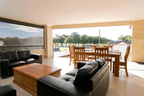 Alcedonia Retreat - Stays Accommodation 1