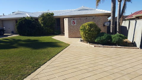 Alexander Drive B & B - Stayed 2