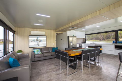 All Seasons Houseboats - Stayed 3