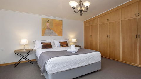 Alpine House - Views Over Lake Jindabyne And The Snowy Mountains - Stayed 3