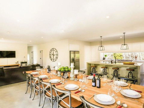 Amaroo - Modern, Luxurious And Chic - Stayed 3