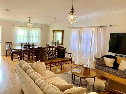 Ambrose On Byng - Central Location W/ 2 Bathroom - Stayed 1
