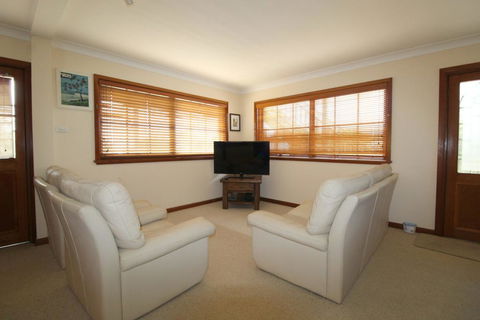 Amzaz, 15 Korogora Street - Stayed 2