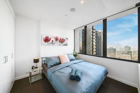 An Exquisite 2BR Apt With Stunning City Views - Stayed 1