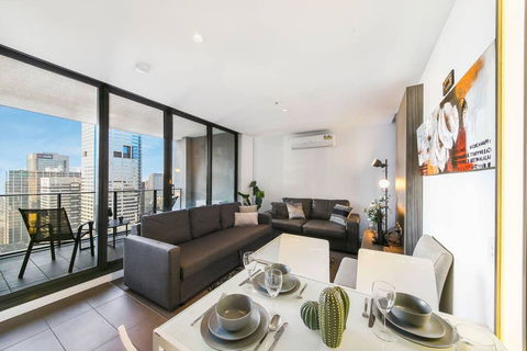 An Exquisite 2BR Apt With Stunning City Views - Stayed 2