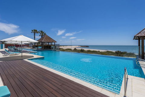 AN OCEAN,BEACH And POOL VIEW APARTMENT - Apt 210 SEASHELLS RESORT - Stays Accommodation 1