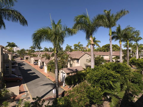 Apartments @ 2 Landsborough - Stays Accommodation 1