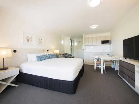 Apartments @ 2 Landsborough - Stays Accommodation 0