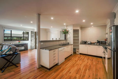 Apartments On Allingham - Stays Accommodation 2