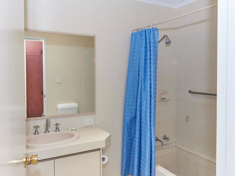 API Preston Beach Front Apartments - Stays Accommodation 3