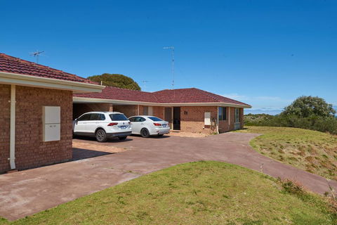 API Preston Beach Front Apartments - Stays Accommodation 0
