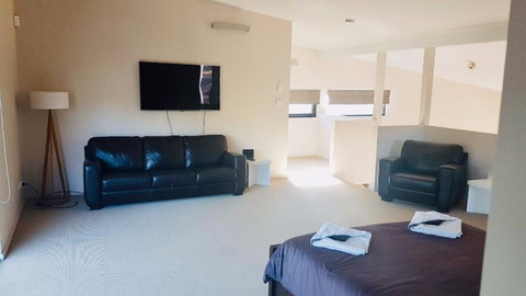 Architecturally Designed Beach House - Stayed 3