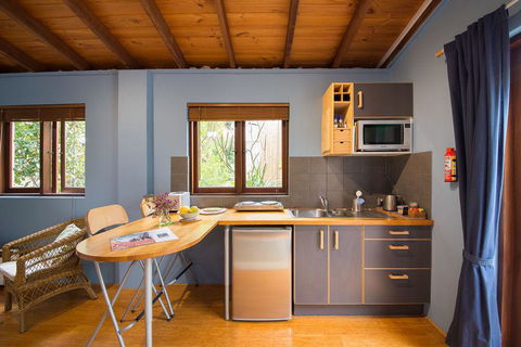 Art & Garden Retreat - Stays Accommodation 2
