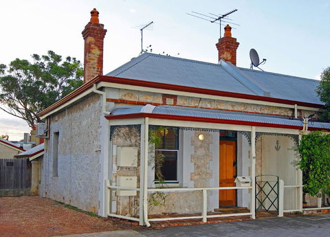 Art On Attfield - Cute Heritage 1 Bedroom Stone Cottage - Stays Accommodation 0