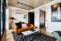 Artsy Apartment CBD City Views and Balcony