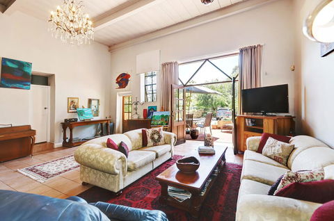 Arty Warehouse Apartment - Stroll To South Beach - Stays Accommodation 0