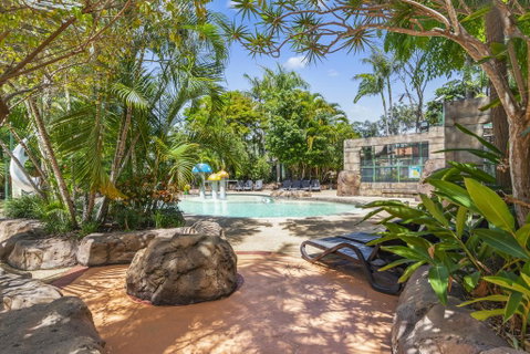 Ashmore Palms Holiday Village - Stays Accommodation 1