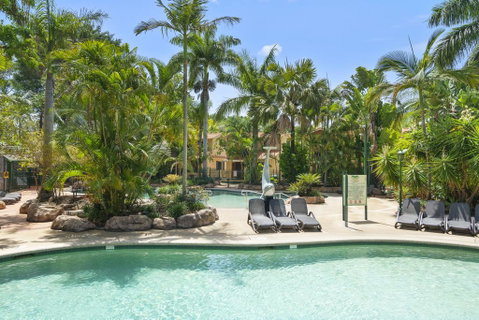 Ashmore Palms Holiday Village - Stays Accommodation 2