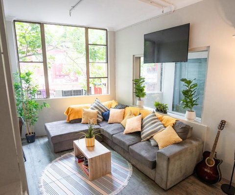 Mad Monkey East Side - Stays Accommodation 2