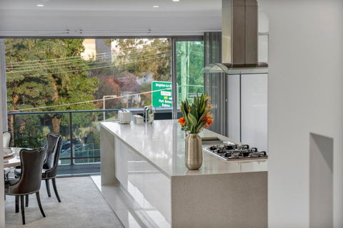 Luxury Retreat Sydney Airport Direct Train Line - Stays Accommodation 2