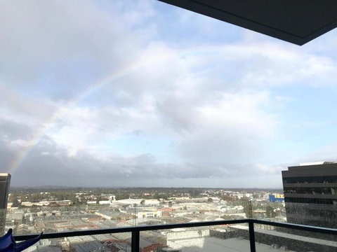 M-city Apartment - Executive Twin King Ensuites - Fully Equipped - Free Parking, Fast Wifi, Smart TV, Netflix, Complementary Drinks & Amenities - M-city Shopping Centre Clayton 3168 - Stays Accommodation 2