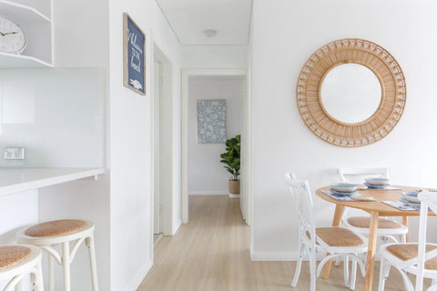 MadeComfy Trendy Apartment On Dee Why Beach - Stays Accommodation 3