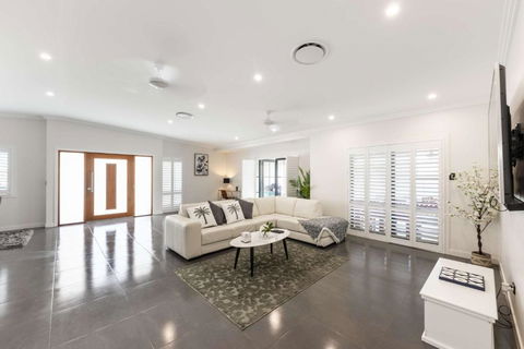 Magic On MacArthur - Stayed 1