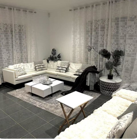 Mahzan Master Bedroom Ensuite - Stays Accommodation 3