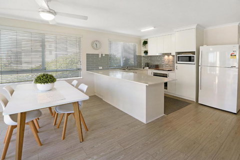 MAINSAIL8- MOOLOOLABA BEACH - Stays Accommodation 0