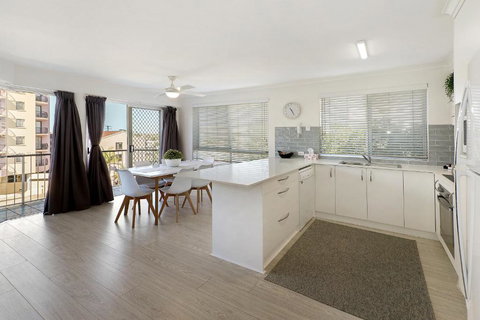 MAINSAIL8- MOOLOOLABA BEACH - Stays Accommodation 2