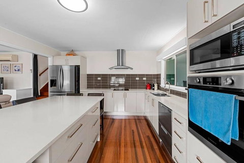 Manta Ray On The Beach - Stays Accommodation 0