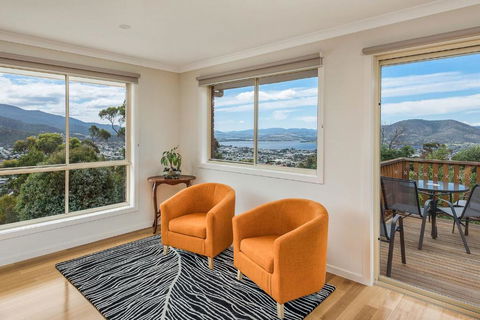 Mayhill Views Space And Style - Stayed 2