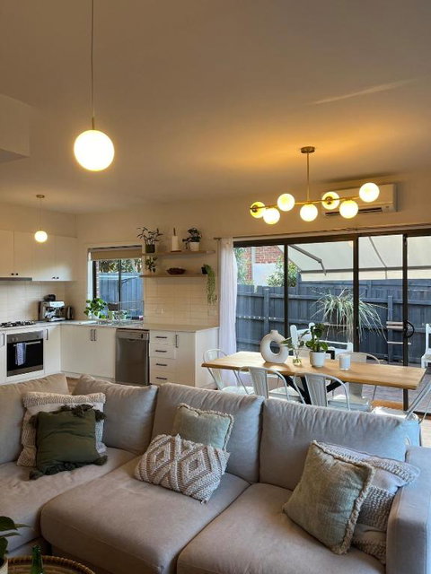 Melbourne Home Close To Airport & Train Station - Stays Accommodation 0