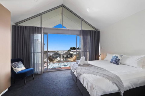 Milieu At Seine - Stayed 1