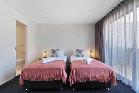 Milieu At Seine - Stayed 2