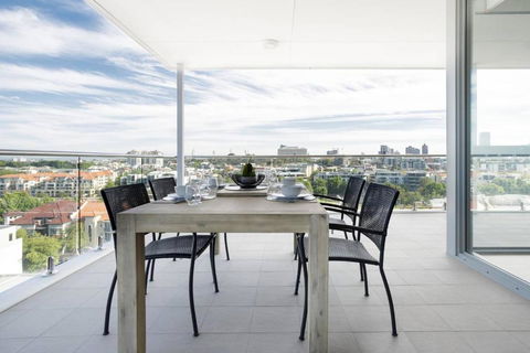 Minimalist Penthouse Condo With Skyline Vistas - Stayed 0