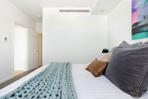 Minimalist Penthouse Condo With Skyline Vistas - Stayed 2