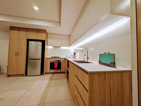 Modern 2 Bedroom Apartment Close To All Amenities! - Stays Accommodation 2