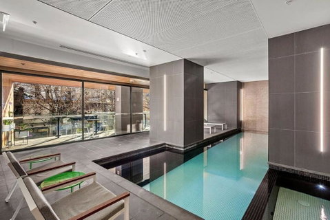 Modern 2BR Apt Next To Victoria Market City Views - Stayed 3