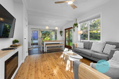 Modern Character Filled Cottage - Stayed 0