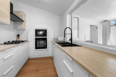Modern Character Filled Cottage - Stayed 2